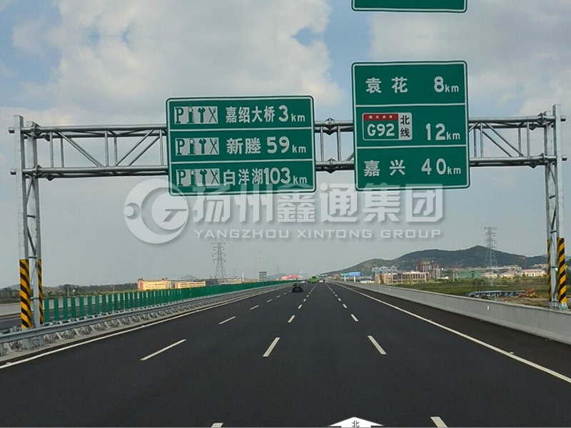 LMJ-029，桁架式標(biāo)志牌龍門架
